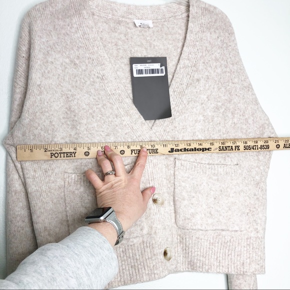 Le Lis Cropped cardigan Oatmeal Cream V neck Button Down Relax Womens Size Small - Picture 10 of 13